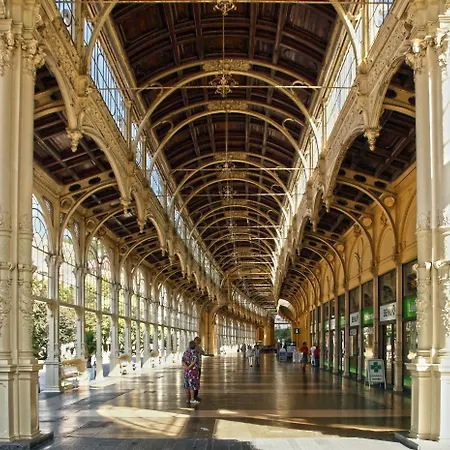 Szálloda Paris Goltsch Jenikau